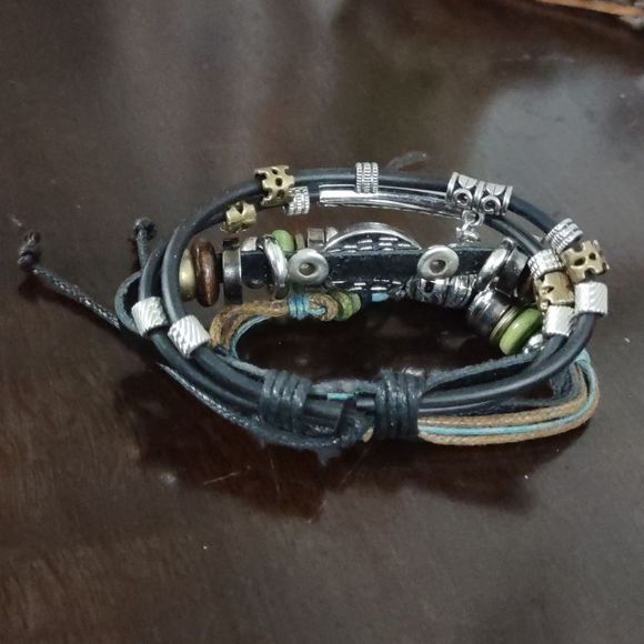 Women's Silvertone Multicolored Beaded Adjustable Slider Bracelet with Evil Eye - Picture 4 of 7